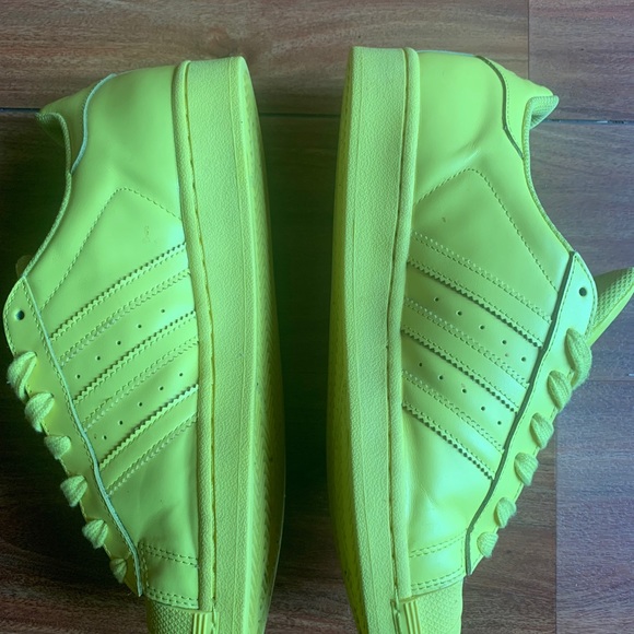 Pharrell Adidas Like New - Picture 3 of 8